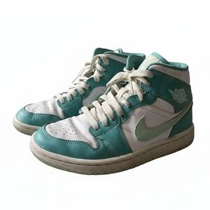 Nike Teal and White Sneakers Womens Size 6.5